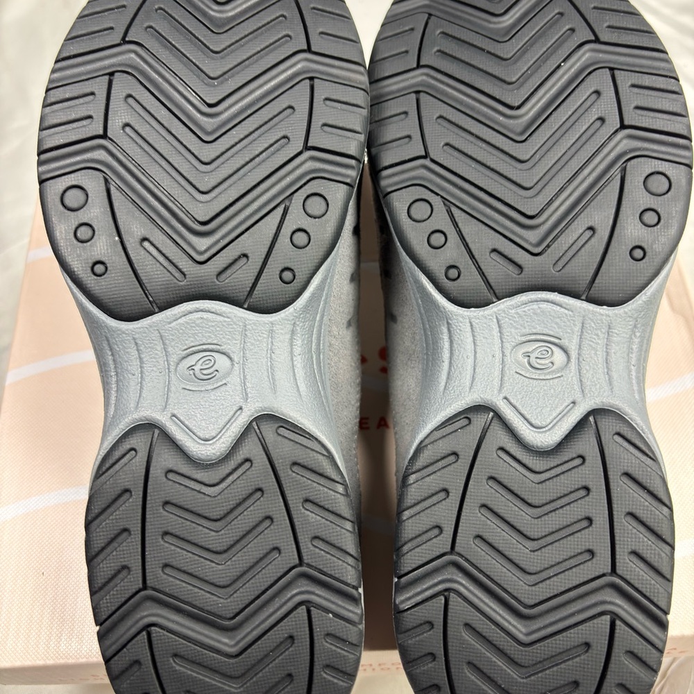 Easy Spirit Womens TRAVEL TIME675
Dark Gray Comfort Insole Leather Clogs
NWB 10M - Picture 7 of 7